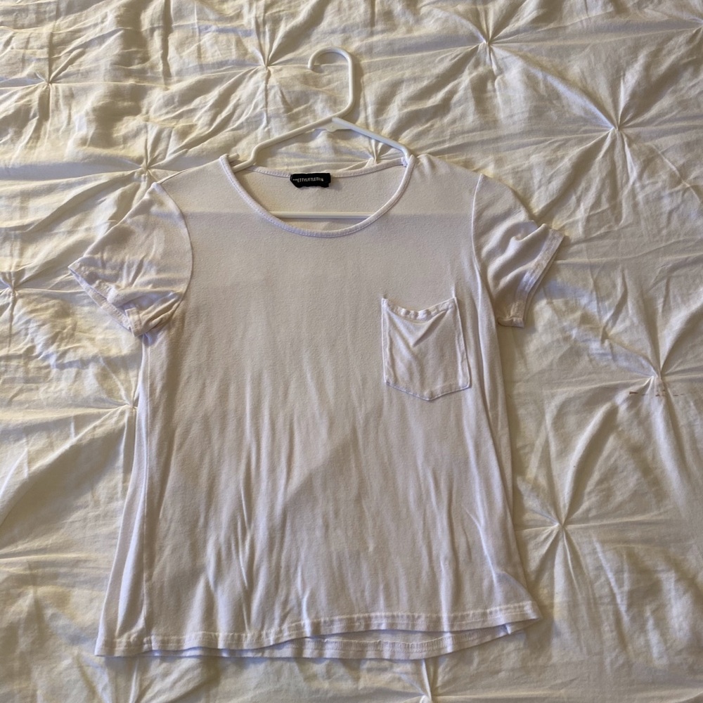 White pocket tee shirt